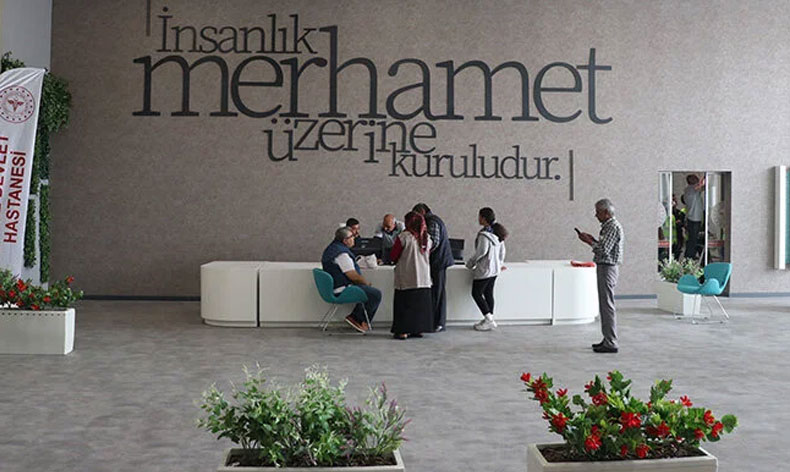 Defne Hastanesi hasta kabulüne başladı
