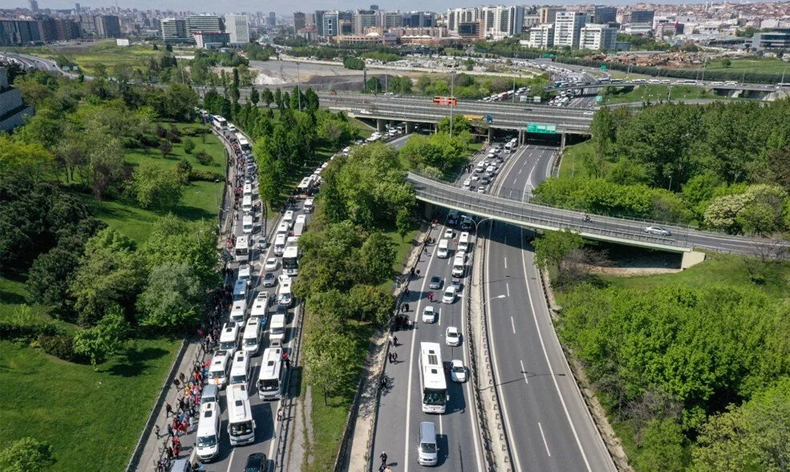 D-100’de “Büyük İstanbul Mitingi” yoğunluğu