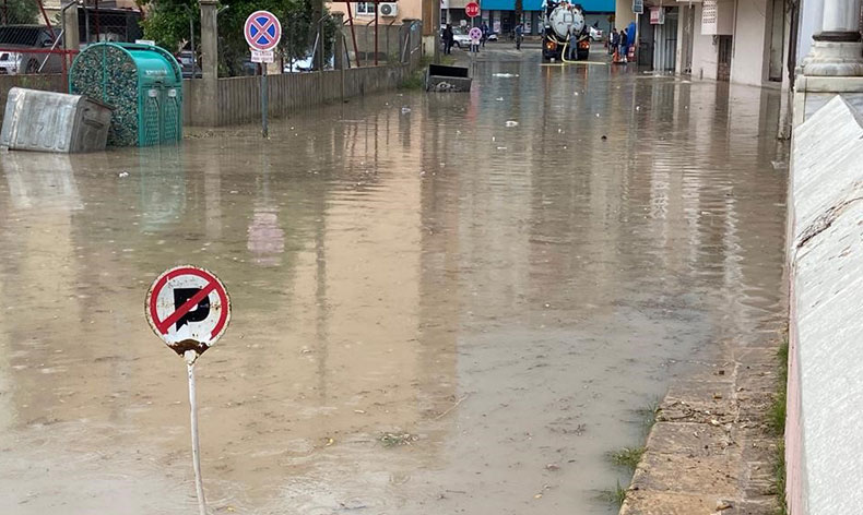 Mersin’de cadde göle döndü