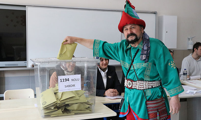 Bursa’nın “Hacivat”ı oyunu kullandı