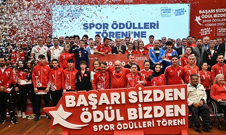 Bursa’da sporun yıldızlarına ödül yağdı