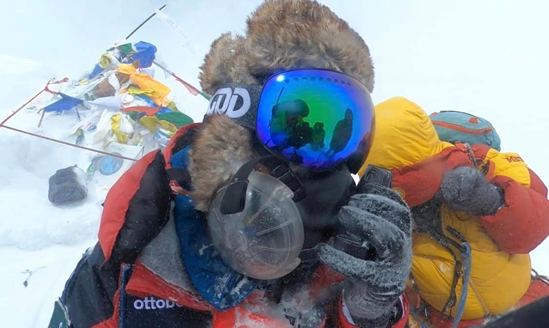 Everest Dağı’na tırmanan ilk ampute çift
