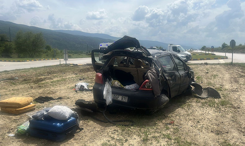 D100’de otomobil takla attı