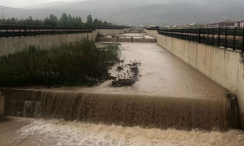 Erzincan’da sağanak etkili oldu