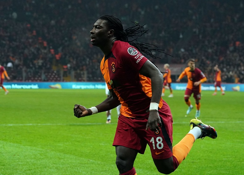 Galatasaray futbolcusu Gomis’ten Türkçe “İyi Bayramlar” mesajı
