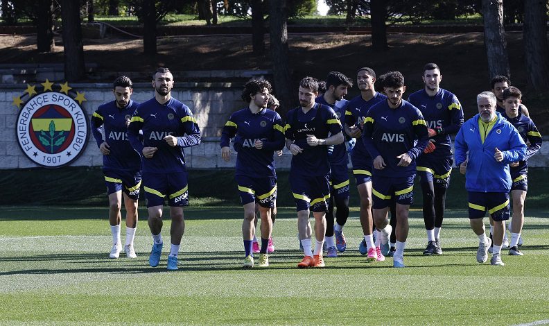 Fenerbahçe, Sivasspor maçı hazırlıklarını sürdürdü