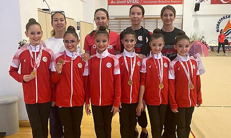 Antalyaspor’un cimnastikçileri kupaya uzandı