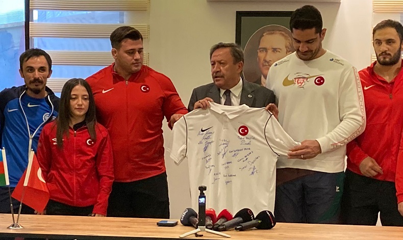 Şampiyon güreşçilerin sıradaki hedefi 2024 Paris Olimpiyatları