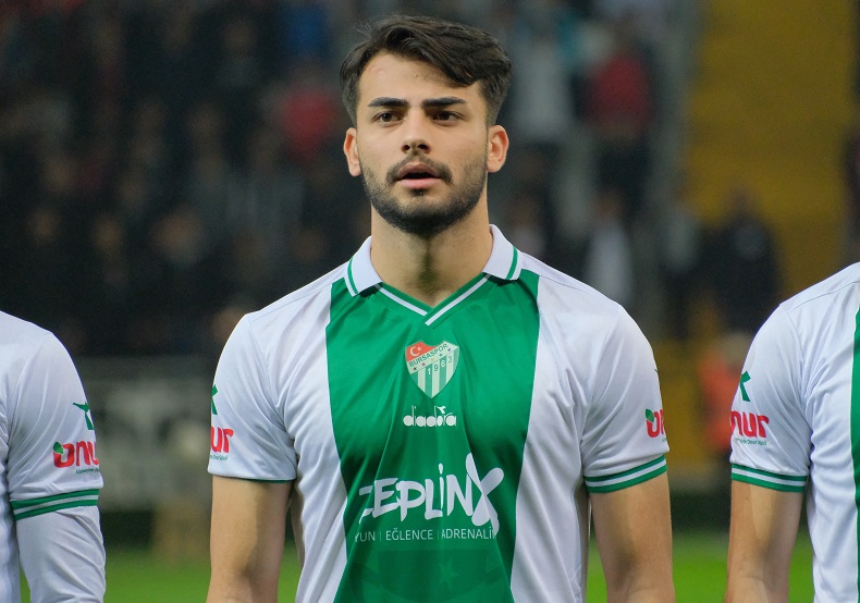 Bursaspor’da 3 futbolcunun sözleşmesi yenilendi