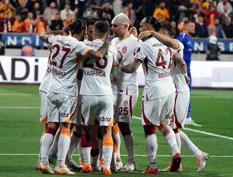 Galatasaray, puan farkını maç fazlasıyla 8’e çıkardı