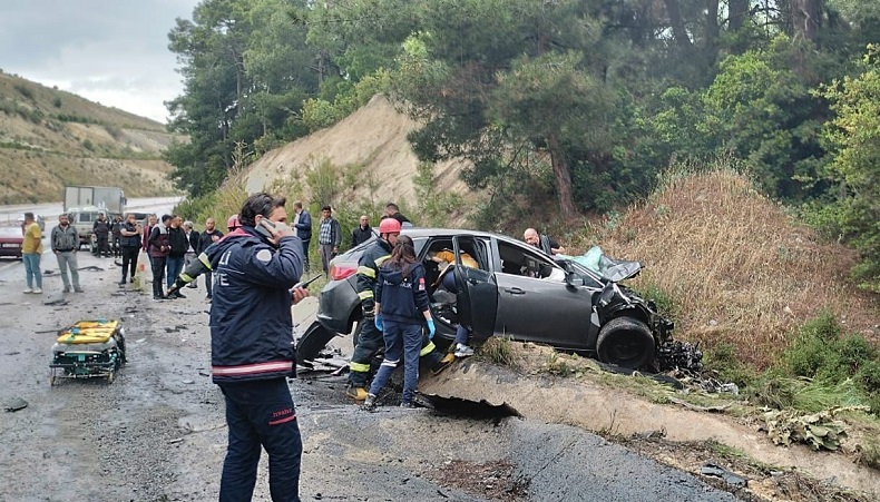 Kayganlaşan yolda Tır faciası
