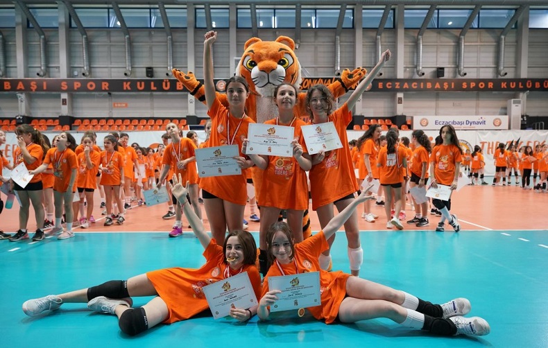 Geleneksel “Mini Tigers Voleybol Şenliği” düzenlendi