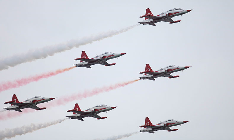 Türk Yıldızları nefes kesti