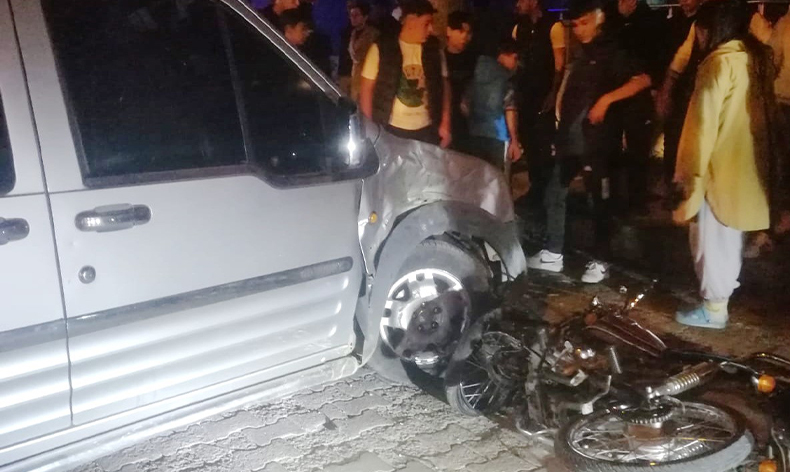 Kamyonet motosikletle çarpıştı: 1 ölü