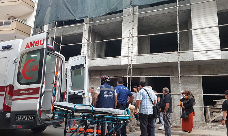 Üçüncü kattan düşen işçi ağır yaralandı