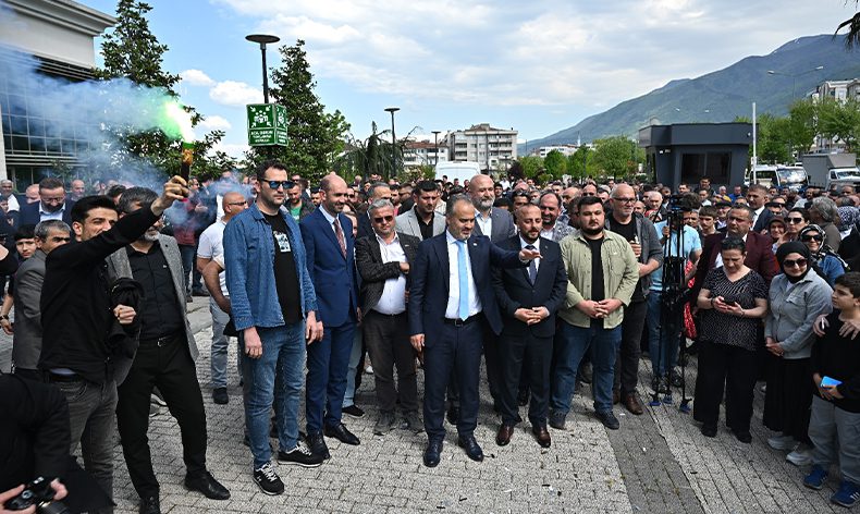 Bursa Büyükşehir işçisi bayram yaptı