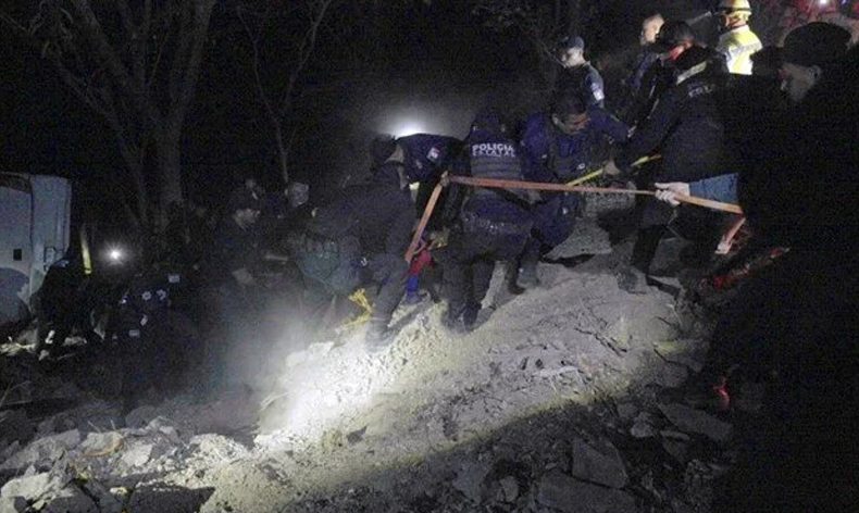 Meksika’da yolcu otobüsü uçuruma yuvarlandı