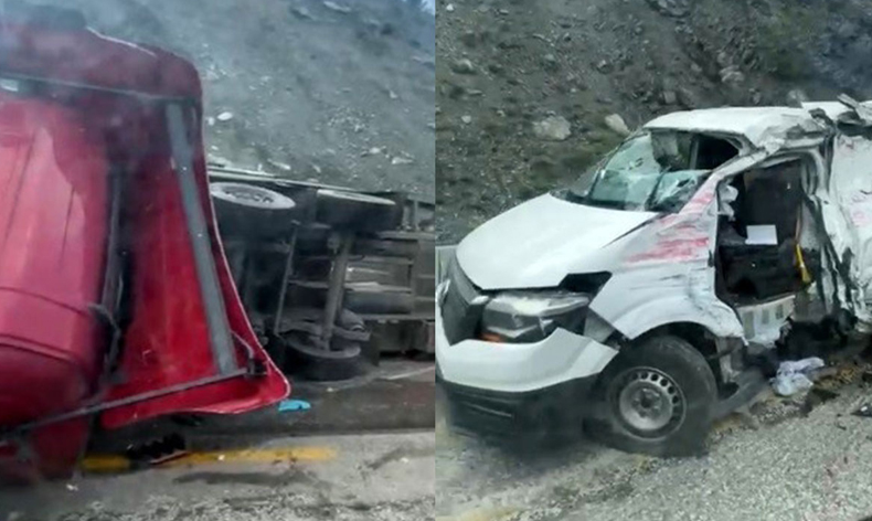 Kovan yüklü tır ile minibüs çarpıştı