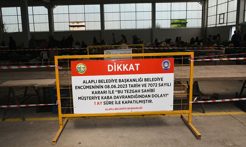 Kötü davranan pazarcının tezgahı kapatıldı