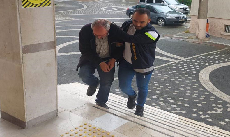 Kendisini bıçaklayan oğlunu tüfekle vurup yaraladı