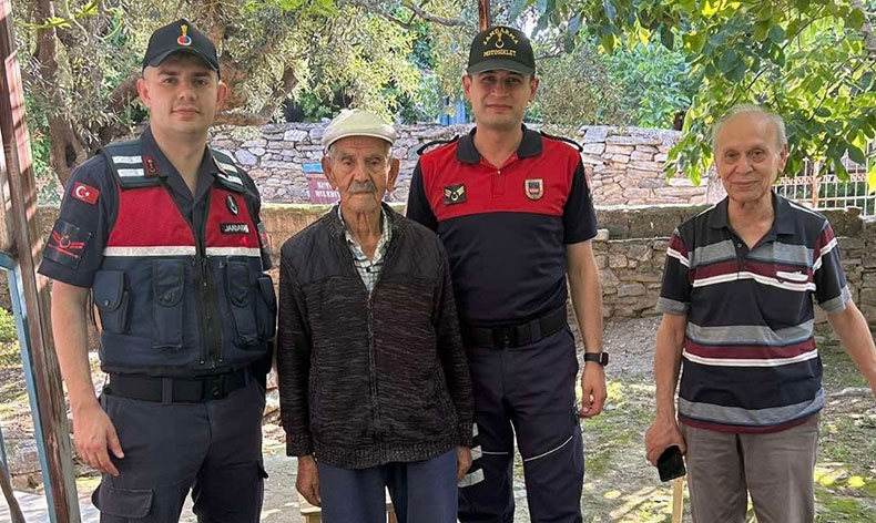 Jandarma ekipleri yaşlı çınarları unutmuyor