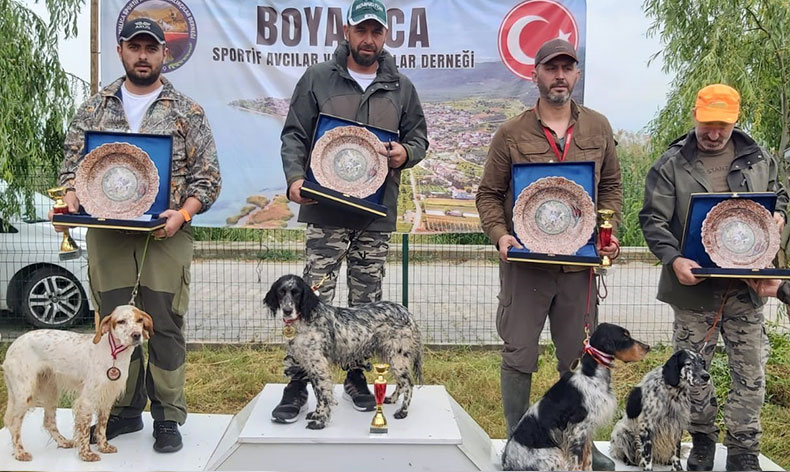 Avcı köpekler ilk sırayı almak için yarıştı