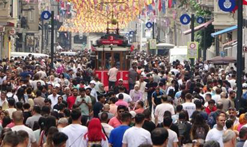 Taksim’de bayram yoğunluğu