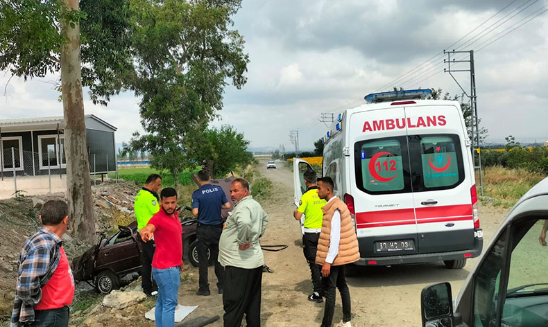 Kontrolden çıkan otomobil sulama kanalına uçtu