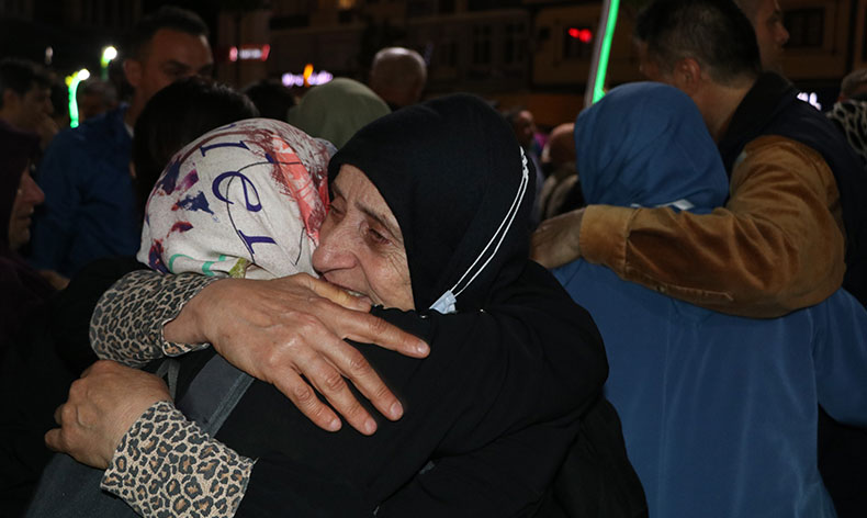 Hacı adayları sevinç gözyaşlarıyla uğurlandı
