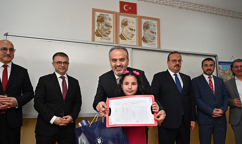 Depremzede öğrencilerin takdir başarısı