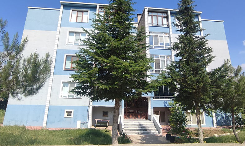 2. kattan düşen çocuk ağır yaralandı