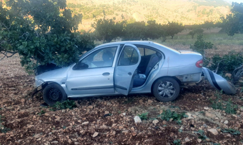 Gölbaşı’nda otomobil yoldan çıkarak devrildi