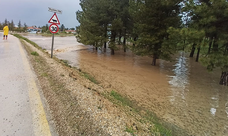 Büyükdere’yi sel bastı