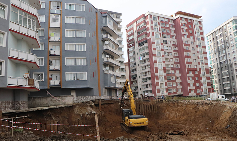 Toprak kayması, binanın tahliyesine neden oldu