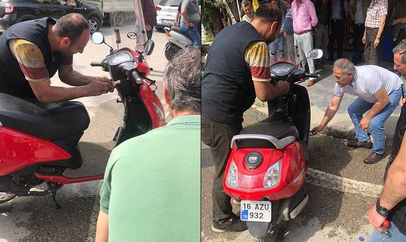 Motosikletin içinden 1 metrelik yılan çıktı