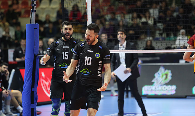 Emre Batur’la sözleşme yenilendi
