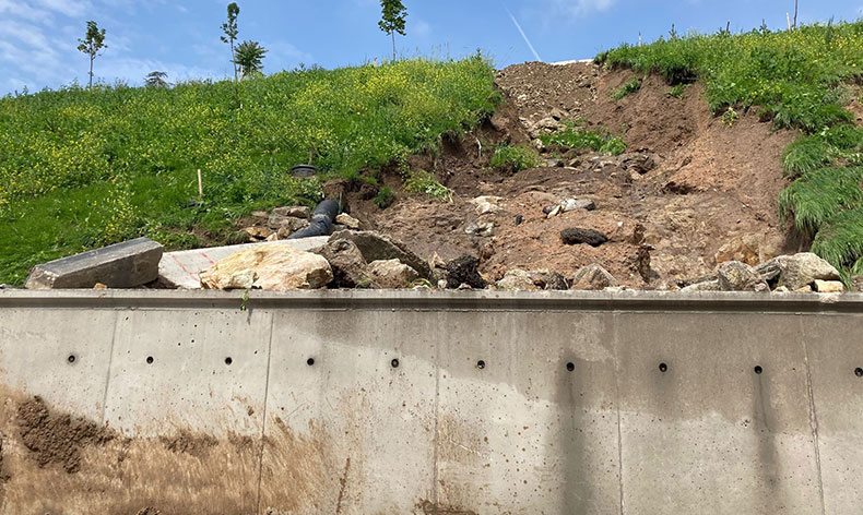 Sağanak sonrası heyelan meydana geldi