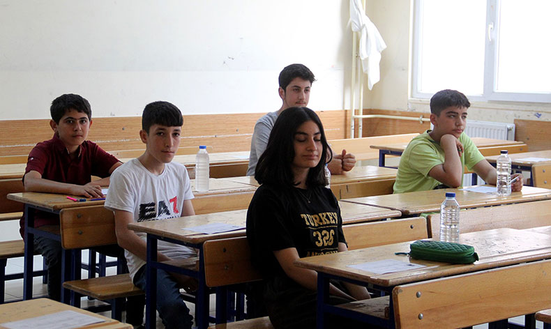 Depremin vurduğu Hatay’da LGS başladı