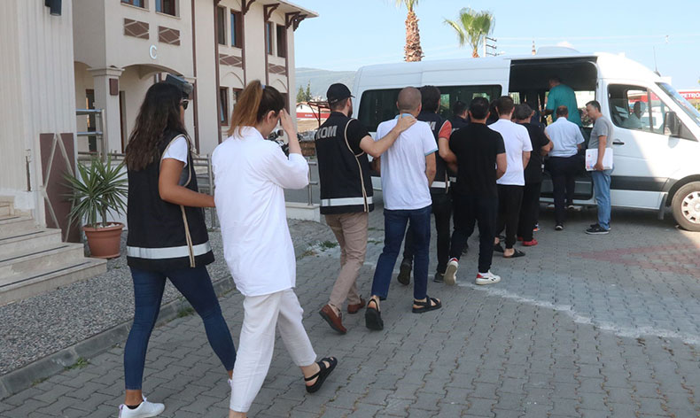 FETÖ üyeleri kaçmaya çalışırken yakalandı