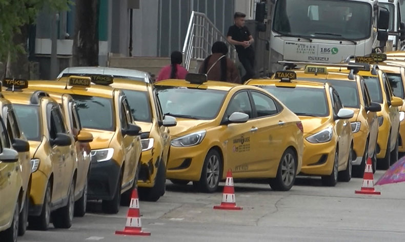 Bursa’da taksiciler uzun kuyruklar oluşturdu