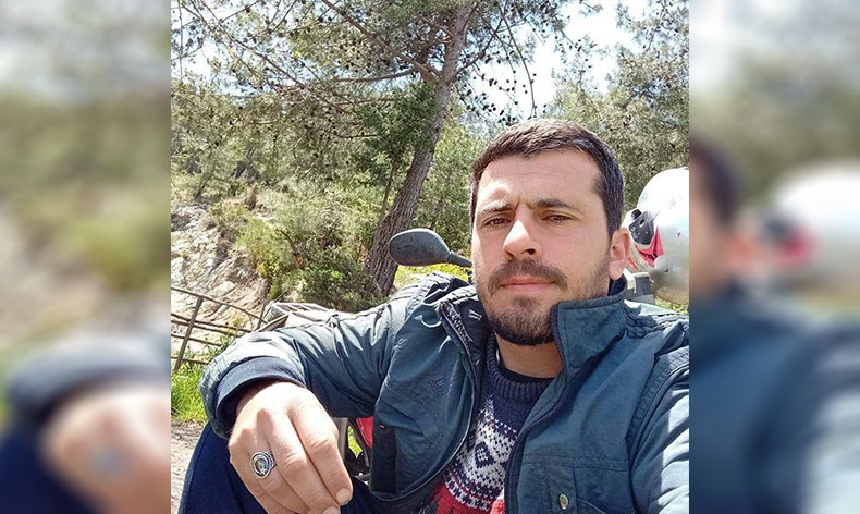 Motosikleti ile araca çarpan sürücü öldü