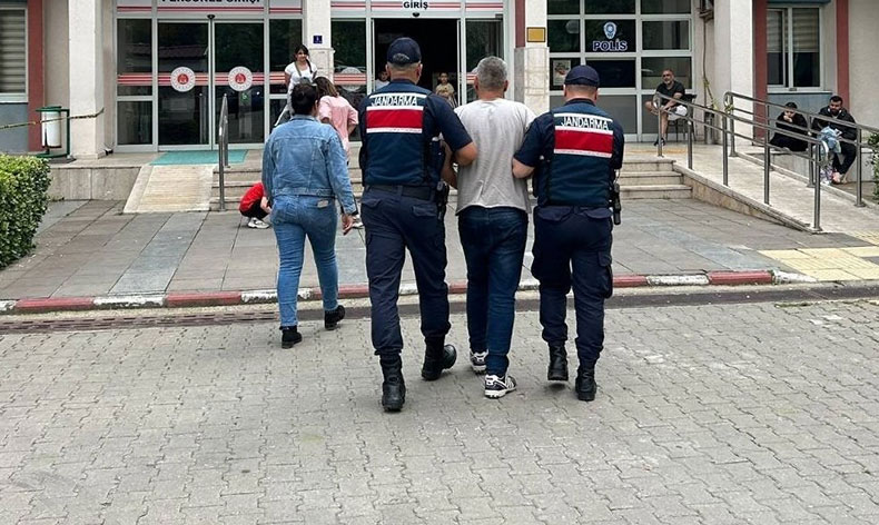 Göçmen kaçakçılığından aranıyordu, yakalandı