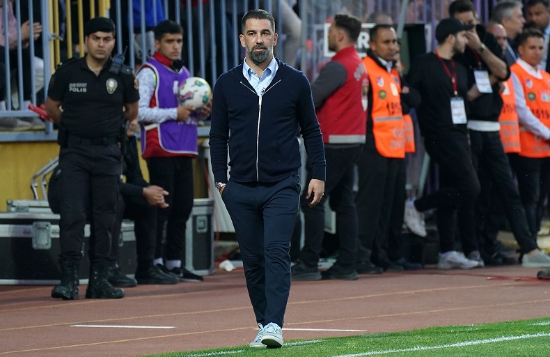 Eyüpspor Teknik Direktörü Arda Turan: “İnşallah Bodrum’da kazanan taraf olup, finale kalmak istiyoruz”