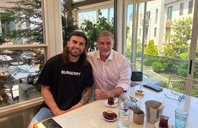 A Milli Takım Teknik Direktörü Stefan Kuntz, Galatasaraylı futbolcu Abdülkerim Bardakcı ile bir araya geldi
