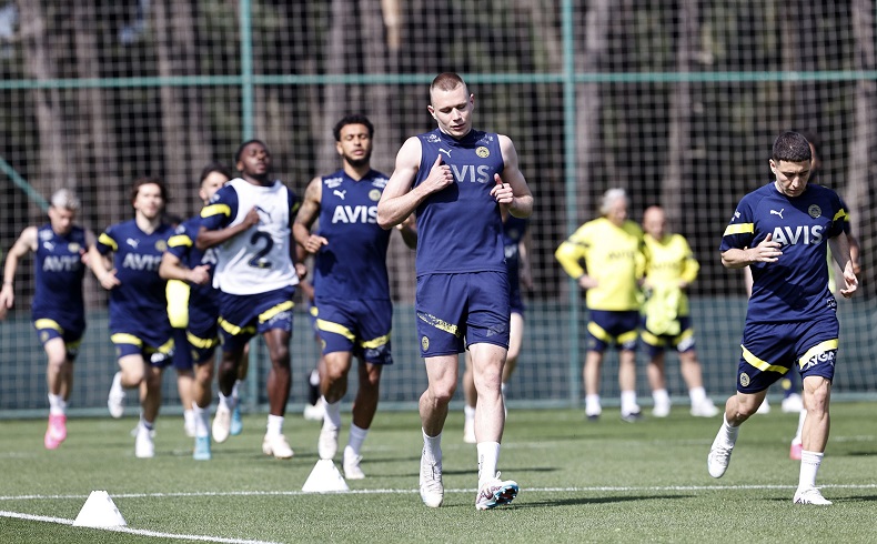 Fenerbahçe, Galatasaray maçı hazırlıklarına başladı