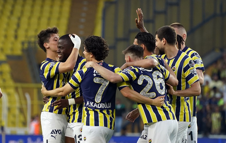 Fenerbahçe deplasman serisini derbide sürdürmek istiyor