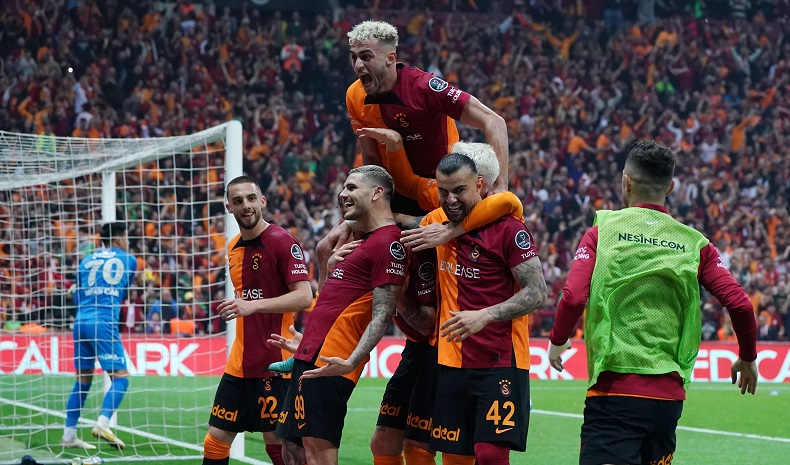 Galatasaray bu sezon iki Fenerbahçe derbisini de kazandı