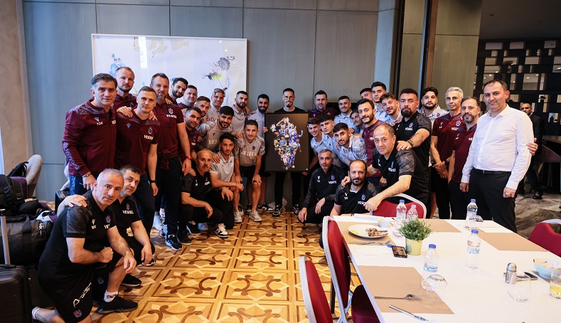 Marek Hamsik’e tablo hediye edildi