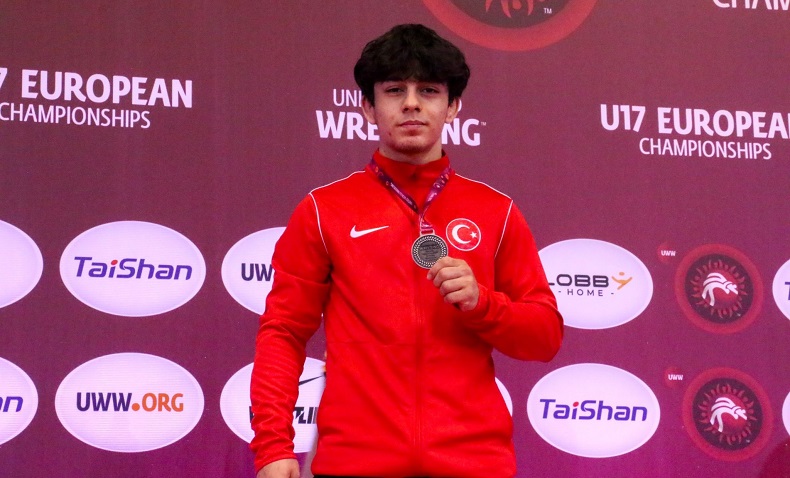 Milli güreşçi Halil Çınar Avrupa ikincisi oldu