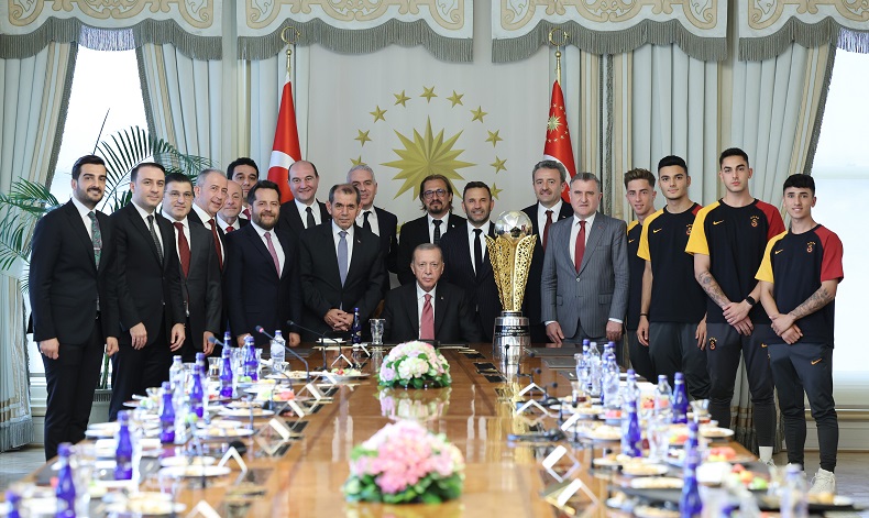 Cumhurbaşkanı Erdoğan, Galatasaray heyetini kabul etti